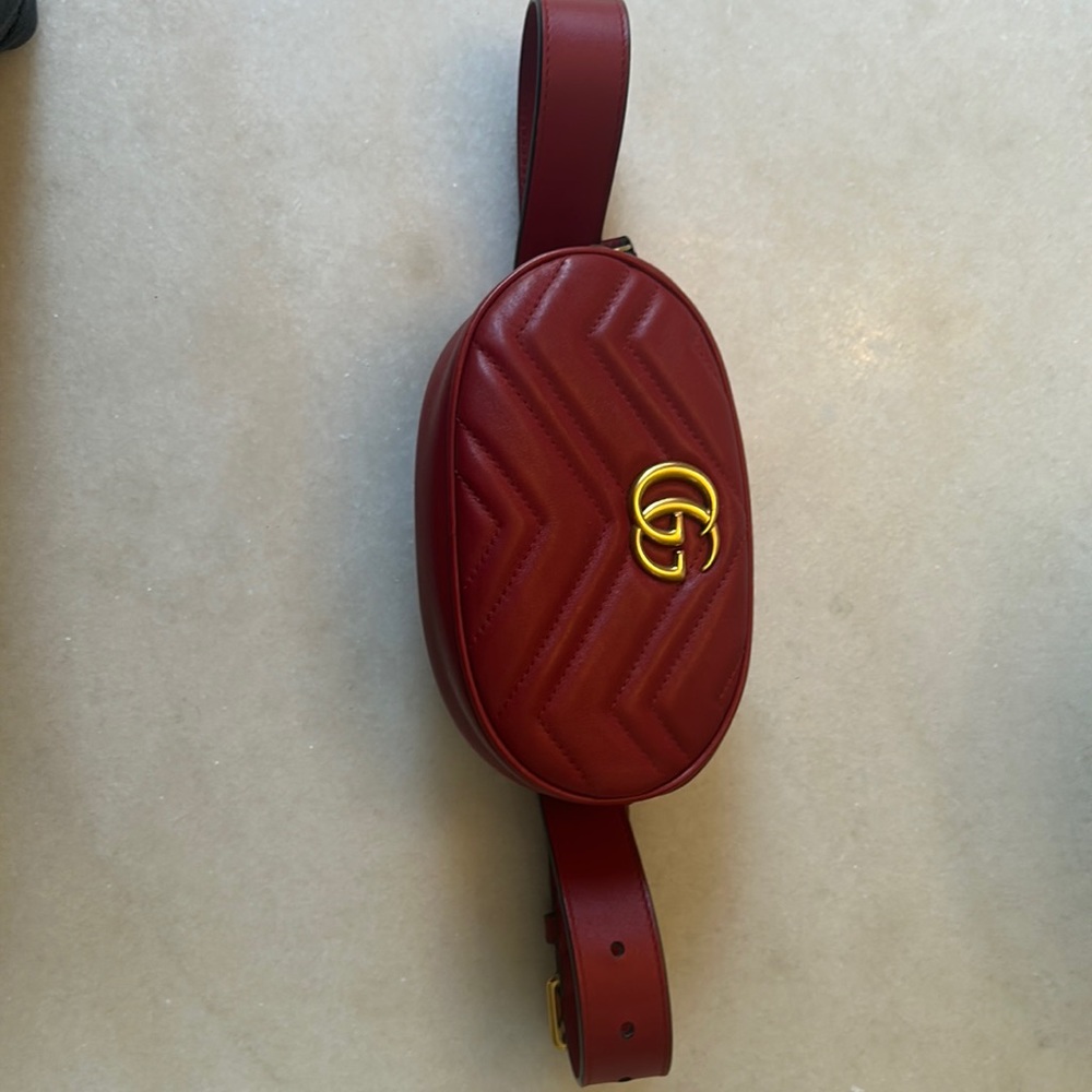 Gucci belt back - brand new only worn a few times. Have dust bag